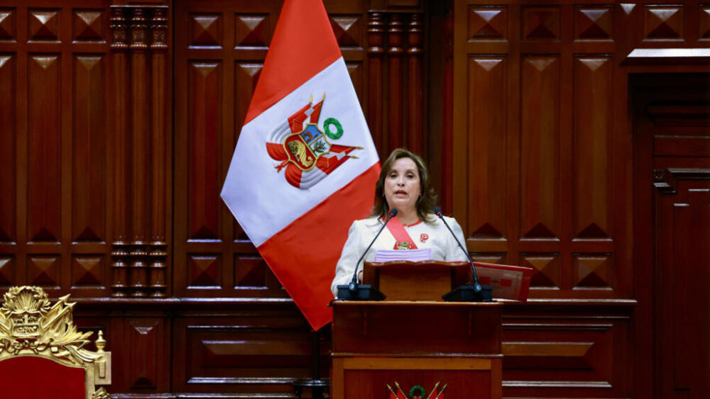 La presidenta del Perú, Dina Boluarte, da su informe a la nación en el Congreso Nacional en Lima el 28 de julio de 2025.