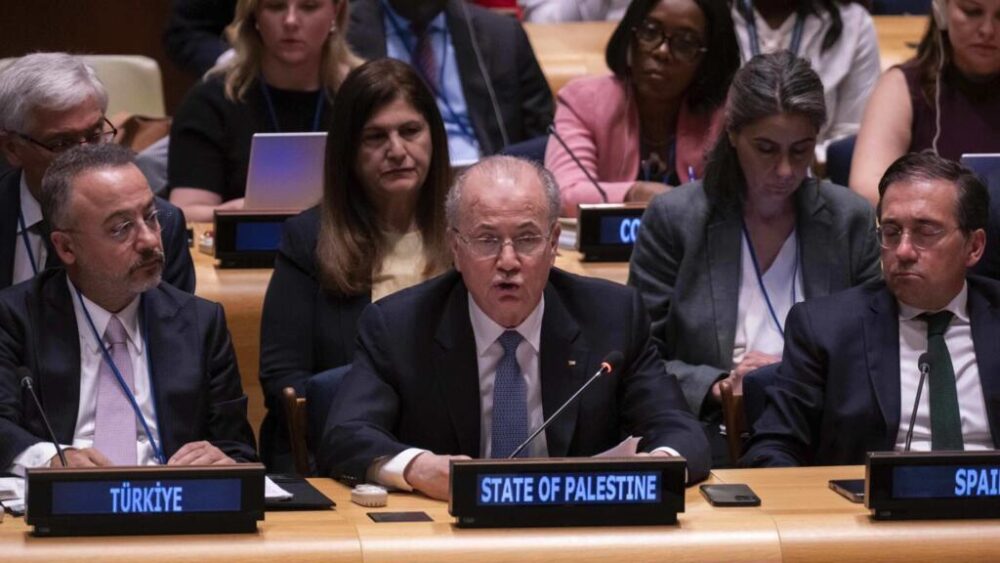 El primer ministro palestino, Mohammad Mustafa, habla en la conferencia de las Naciones Unidas sobre la aplicación de la solución de dos Estados, celebrada en Nueva York, el 28 de julio de 2025.