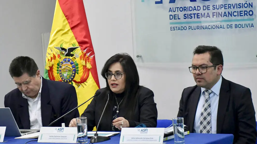 La directora de la ASFI, Ivette Espinoza, en conferencia de prensa./ APG