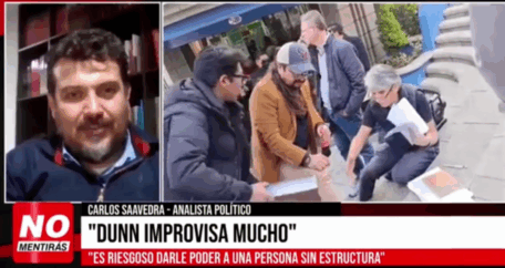 Dunn con los papeles en el piso, «Ni un equipo de fútbol de barrio se prepara así»