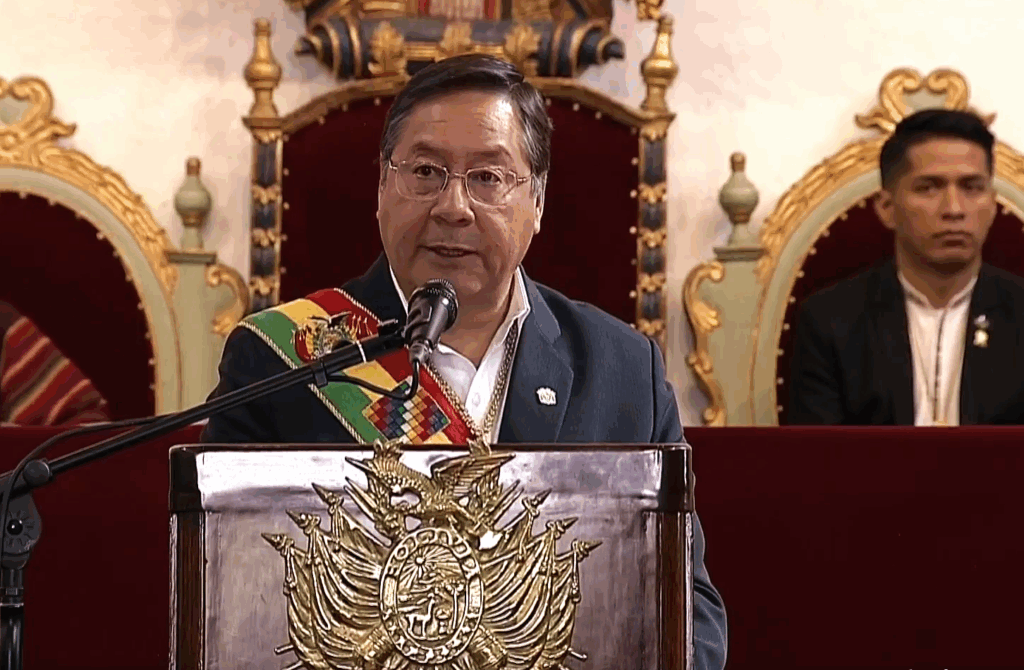 El presidente Luis Arce en la Sesión de Honor por el Bicentenario. / Foto: eju.tv