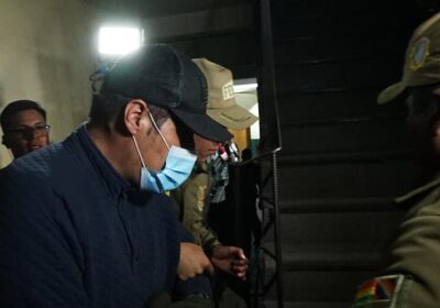 El exministro Alan Lisperguer a su llegada a la cárcel. / Foto: El Deber.