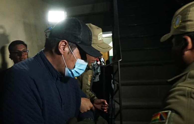 El exministro Alan Lisperguer a su llegada a la cárcel. / Foto: El Deber.