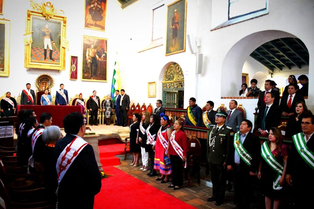 Las sesiones de honor del Concejo de Sucre y la Asamblea Legislativa Departamental de Chuquisaca en la Casa de la Libertad. / Foto: Bicentenario.