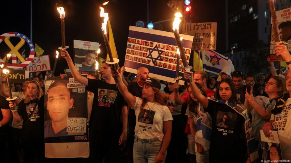 Protestas delante del Despacho de Netanyahu exigiendo la liberación de los rehenes en manos de Hamás.