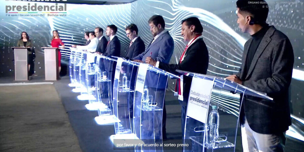 Candidatos en el primer debate del TSE, el 1 de agosto, en Santa Cruz.
