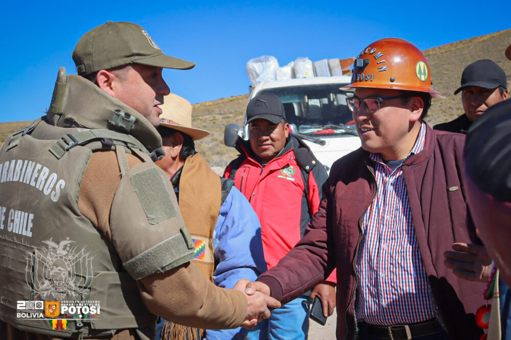 El gobernador en ejercicio de Potosí, Marco Antonio Poma, llega hasta el Hito 41 en la frontera con Chile