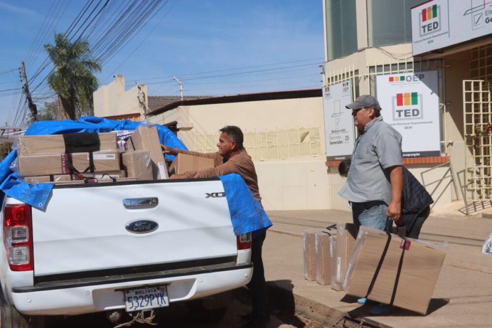 TED Beni envía material electoral por tierra, aire y agua a provincias alejadas