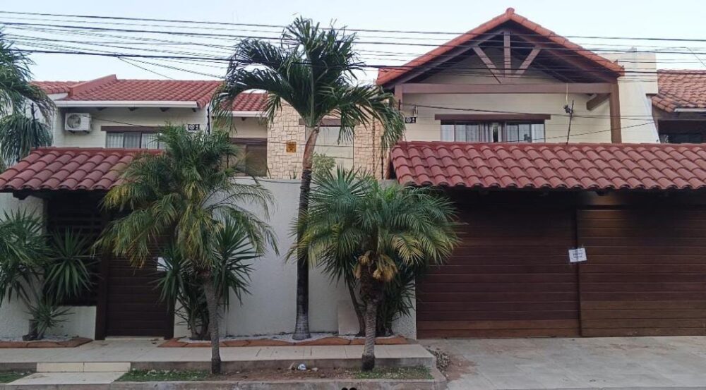 Los tres cuerpos fueron encontrados en un domicilio ubicado en un céntrico barrio de Santa Cruz