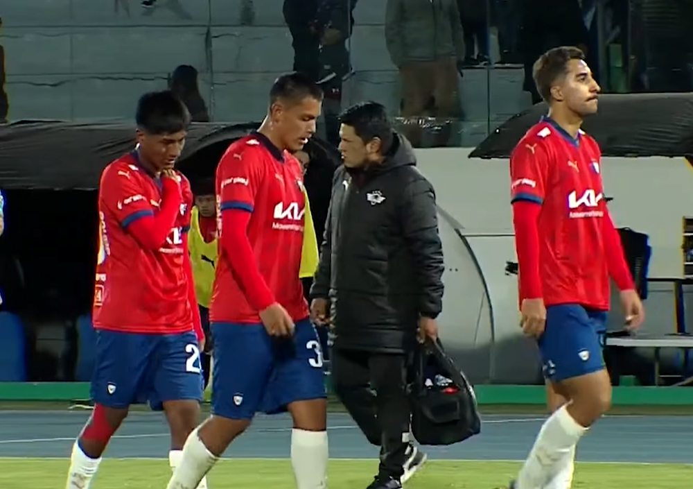 Los jugadores de Wilstermann salieron de capa caída tras el empate ante el azucarero de Montero. 