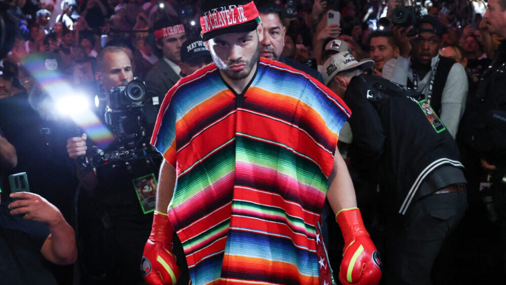Julio César Chávez Jr. llega a su combate de boxeo contra el estadounidense Jake Paul, el 28 de junio de 2025. El 3 de julio fue detenido.
