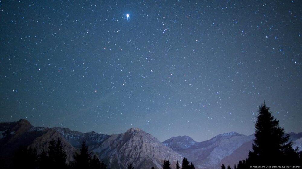 El equipo científico dirigido por Pinchen Fan descubrió que nuestras señales interplanetarias podrían ser detectadas hasta 23 años luz de distancia.