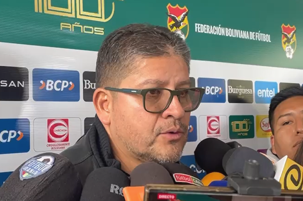 Óscar Villegas, director técnico de la selección boliviana. Foto. Jorge Asturizaga 