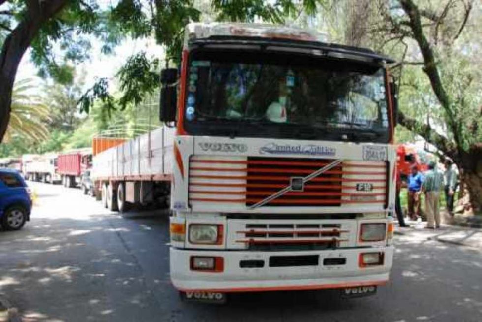 Transporte pesado de Tarija pide solucionar la falta de diésel