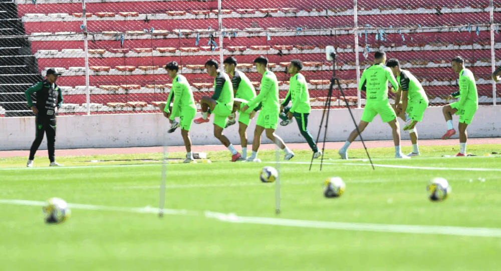 La selección de Bolivia trabajó este sábado en el Hernando Siles. Foto. APG