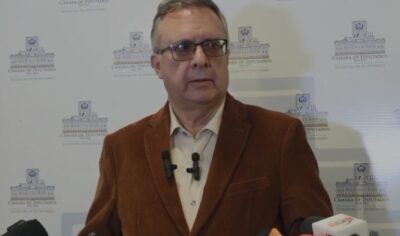 Carlos Alarcón pide alerta migratoria por el caso Botrading