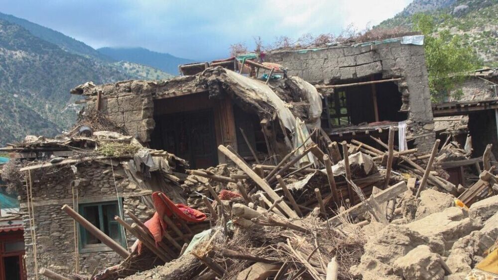 Casas dañadas después de los terremotos en la aldea de Mazar Dara, en el distrito de Nurgal, provincia de Kunar, en el este de Afganistán, el 2 de septiembre de 2025.