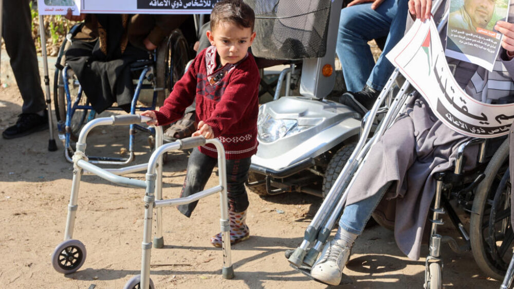 Unos palestinos con discapacidades conmemoran el Día Internacional de las Personas con Discapacidades, el 3 de diciembre de 2024, en Ciudad de Gaza