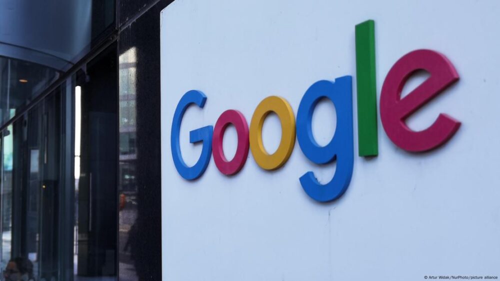 Logo de Google en un edificio.