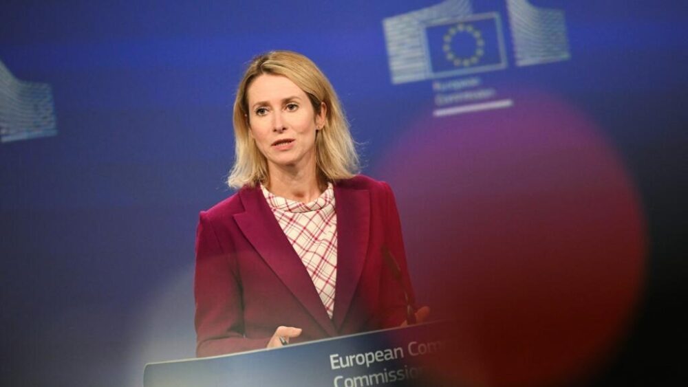 La alta representante para Asuntos Exteriores y Política de Seguridad y vicepresidenta de la Comisión Europea, Kaja Kallas, durante una rueda de prensa sobre el acuerdo comercial con el Mercosur, en la sede de la UE, Bruselas, el 3 de septiembre de 2025.