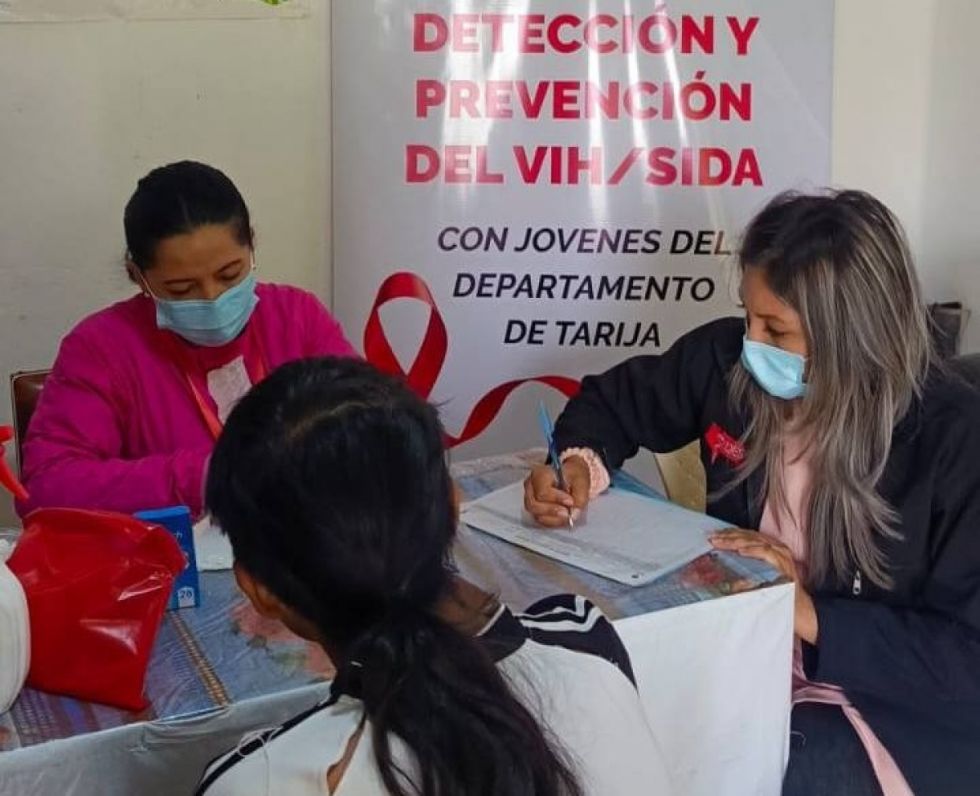 El VIH se propaga, los jóvenes en fronteras son el foco de contagio