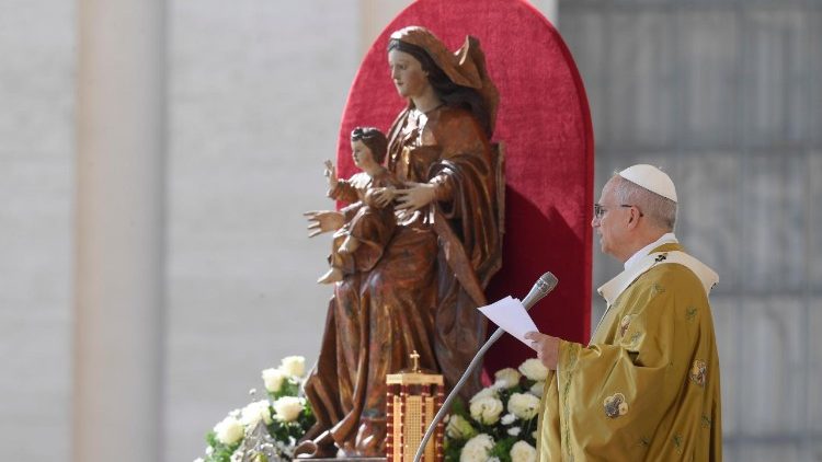 El Papa León XIV reza la oración del ángelus