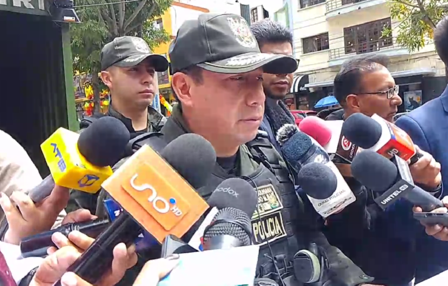 Policía intercepta cisterna con 24.000 litros de diésel en Yolosita, La Paz