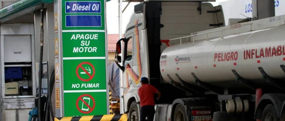 SURTIDORES. Los vehículos de carga deben esperar más días por diésel