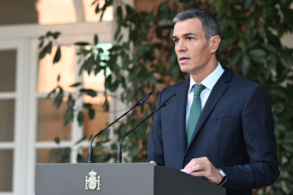 El presidente del Gobierno español, el socialista Pedro Sánchez, habla durante la comparecencia en el palacio de la Moncloa en que anunció las medidas para tratar de "detener el genocidio en Gaza", el 8 de septiembre de 2025 en Madrid