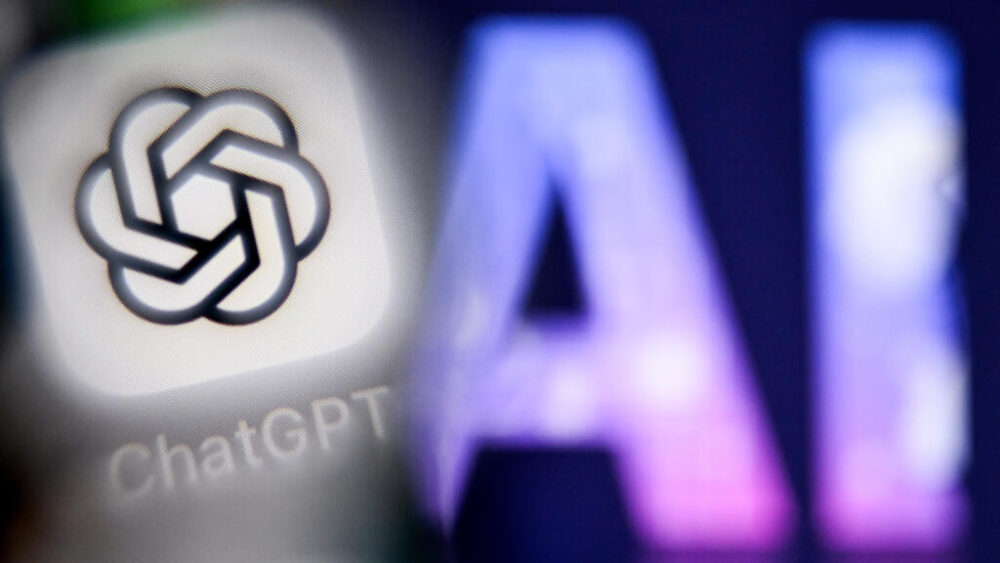 El logotipo de la aplicación de OpenaI ChatGPT, fotografiado en la pantalla de un teléfono móvil el 1 de septiembre de 2025 en Fráncfort, Alemania