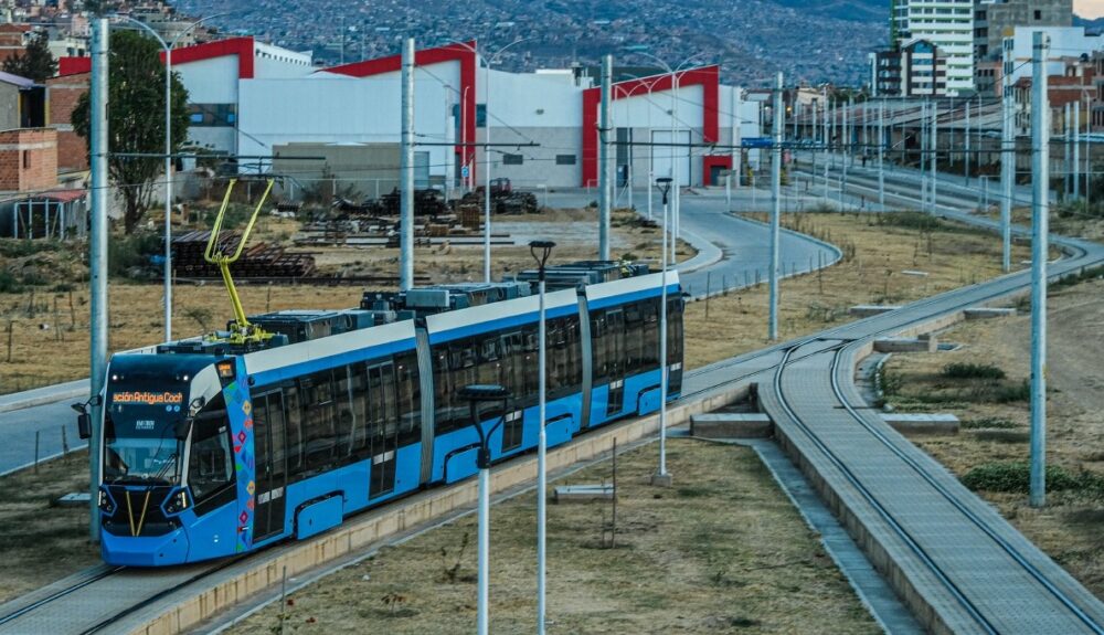 Arce entregará la Línea Amarilla del Tren Metropolitano de Cochabamba que llega hasta el Aeropuerto Jorge Wilstermann