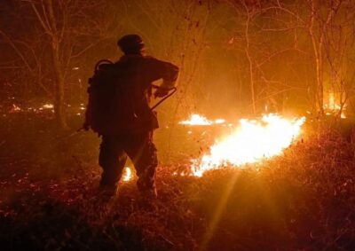 Defensor hace un «llamado urgente» a las autoridades para mejorar las condiciones de trabajo de los bomberos