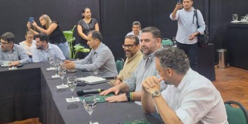 Sector agropecuario se reúne con el gobernador Luis Fernando Camacho en Santa Cruz