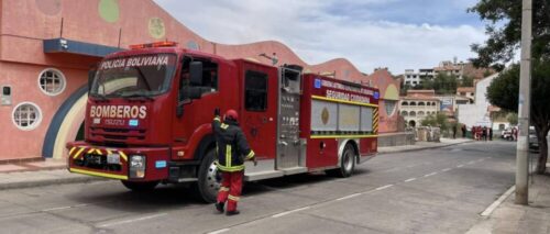 Un obrero se desmaya mientras limpiaba el interior de un tanque de combustible de un surtidor, reporta Bomberos