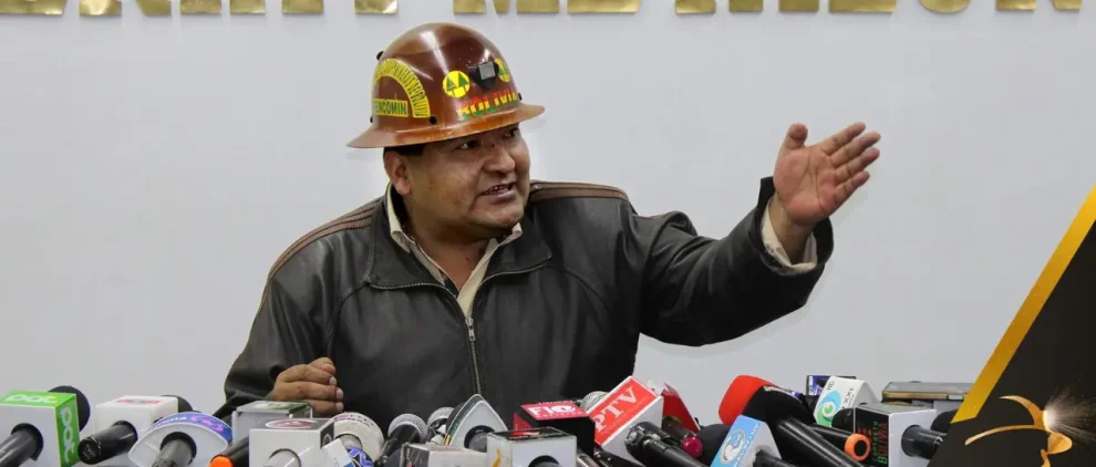 “Cada fin de semana entrego 3 a 5 obras”: ministro de Minería defiende gestión gubernamental