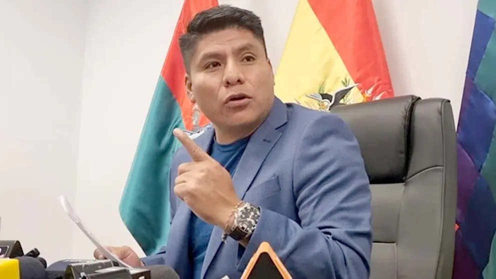 Loza denuncia que quieren "callar" a tres radios en Cochabamba
