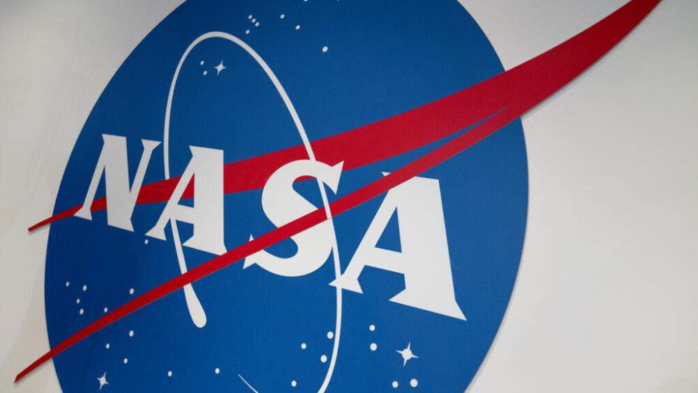 La NASA anunció que tiene previsto enviar astronautas a la órbita de la Luna a principios de 2026, en una carrera entre Estados Unidos y China por volver a la superficie del satélite de la Tierra