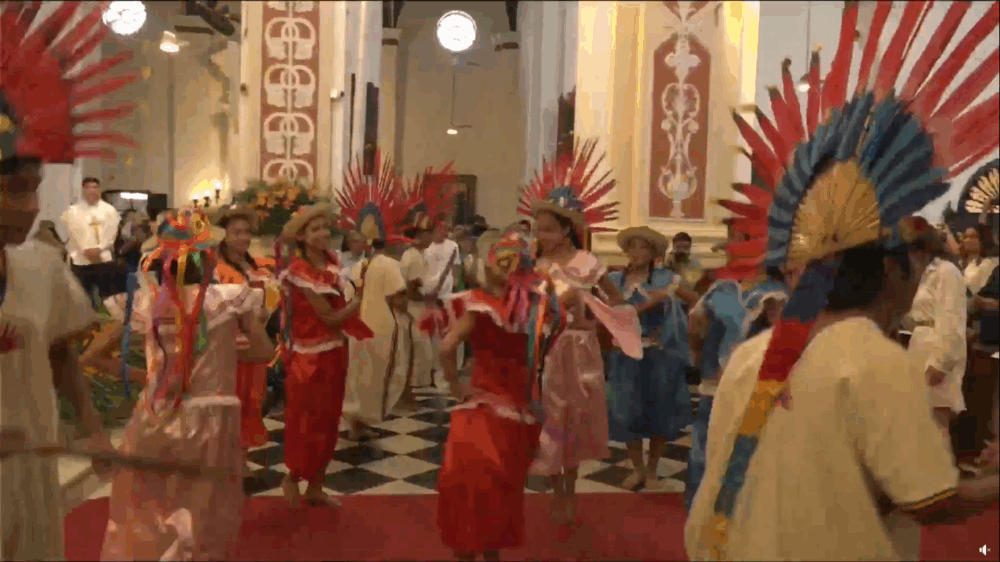 En la ceremonia religiosa, se dio un espacio para bailes autóctonos cruceños| Fotografía: Diakonia Comunicación Audiovisual