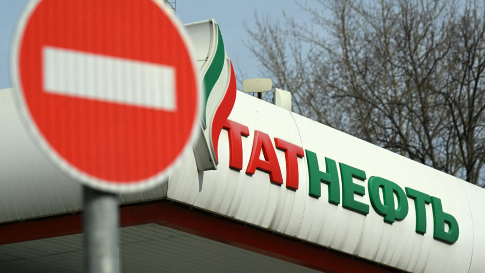 Una gasolinera de la compañía petrolera rusa Tatneft en Moscú, en una imagen del 10 de marzo de 2025