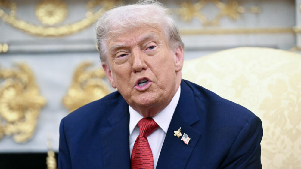 El presidente de EEUU, Donald Trump, recibe a su homólogo de Turquía, Recep Tayyip Erdogan, en el Despacho Oval de la Casa Blanca, en Washington, el 25 de septiembre de 2025
