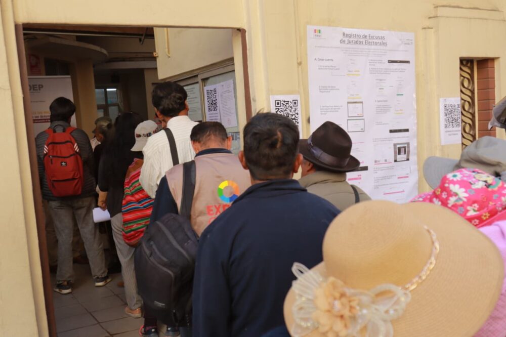 Fila en el Tribunal Electoral de La Paz. Foto: APG