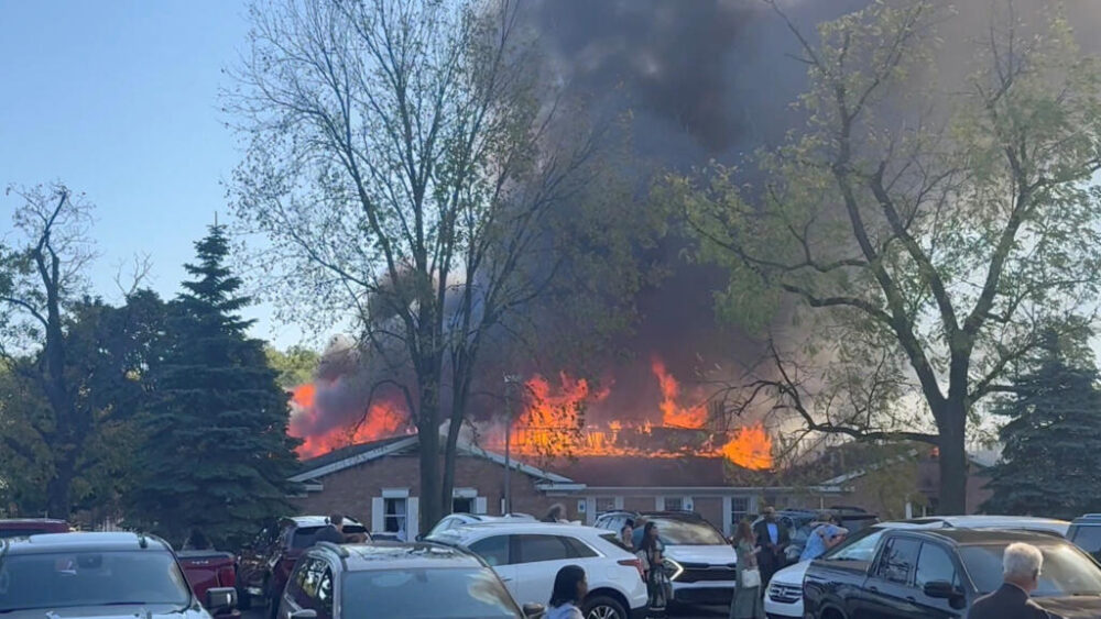 En el lugar del tiroteo y el incendio de la Iglesia de Jesucristo de los Santos de los Últimos Días donde fallecieron al menos 4 personas (Estado de Michigan). 