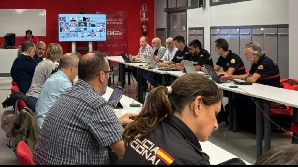 Foto en la sede del gobierno de la comunidad autónoma de Valencia en presencia de las autoridades responsables de hacer frente a las fuertes lluvias, 27 de septiembre de 2025.