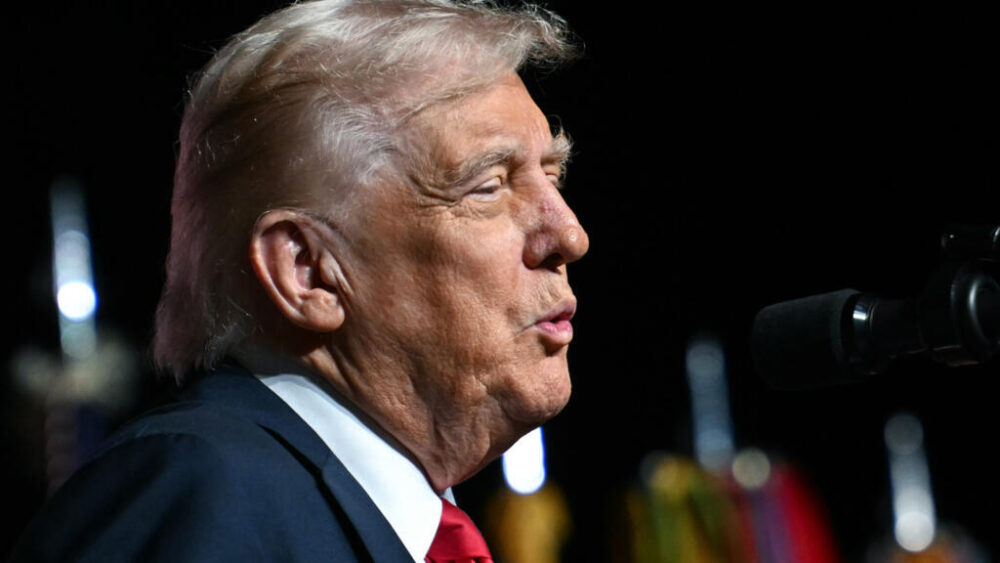 El presidente de Estados Unidos, Donald Trump, pronuncia un discurso ante la cúpula militar el 30 de septiembre de 2025 en la Base del Cuerpo de Marines en Quantico, Virginia