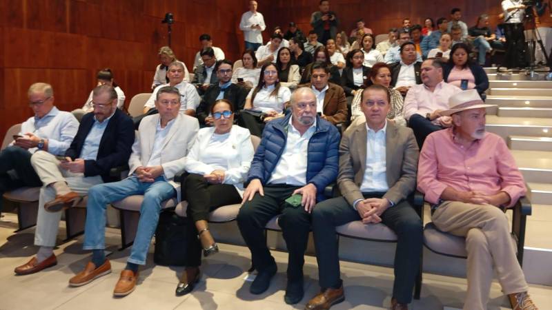 Los parlamentarios cruceños asistieron al encuentro Los parlamentarios cruceños asistieron al encuentro