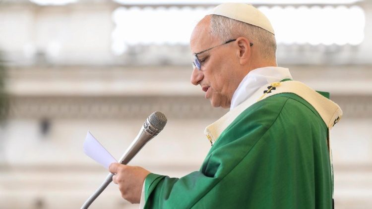 El Papa León XIV ha pedido rezar el rosario todos los días del mes de octubre implorando la paz en el mundo.