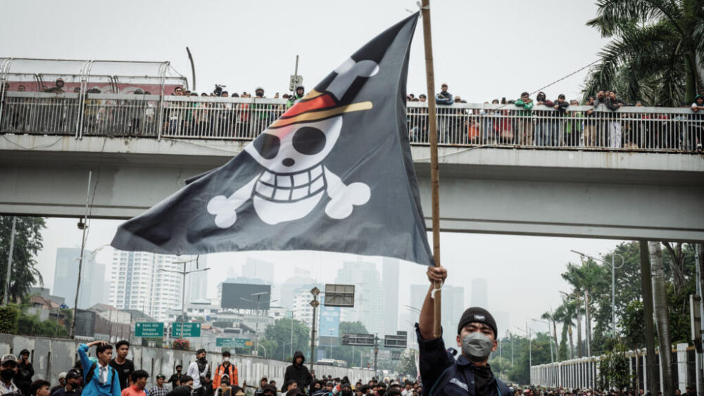 La bandera de Luffy y su tripulación fue vista por primera vez en protestas anti gubernamentales en Indonesia