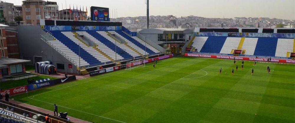 El escenario deportivo está adaptado a las normas de UEFA y albergará el partido entre Bolivia y Jordania. El escenario deportivo está adaptado a las normas de UEFA y albergará el partido entre Bolivia y Jordania.