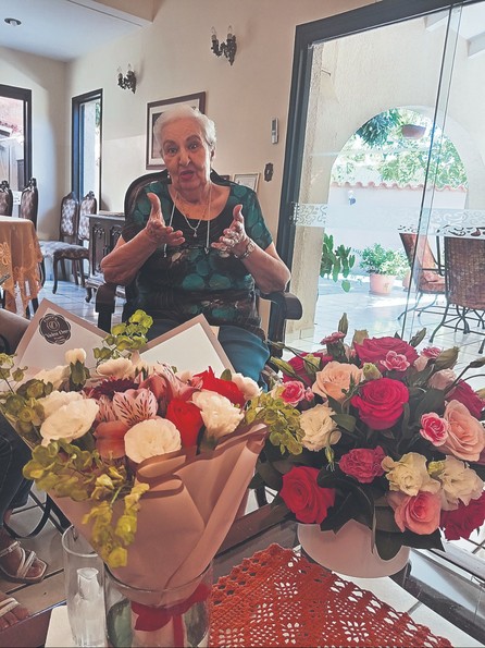 Los 90 años no limitan sus fuerzas para seguir aportando y dando la mano a los que necesitan