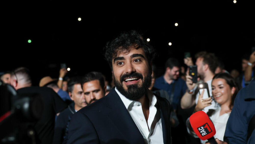 Se Acabó La Fiesta (SALF), liderado por Alvise Pérez, de 35 años, sorprendió al obtener casi el 5 % de los votos y tres escaños en las elecciones al Parlamento Europeo en 2024